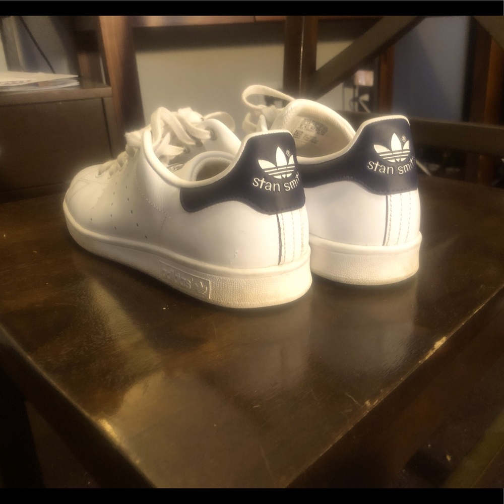 Stan Smiths (Men’s 8, Women’s 9.5) w/ Navy accent